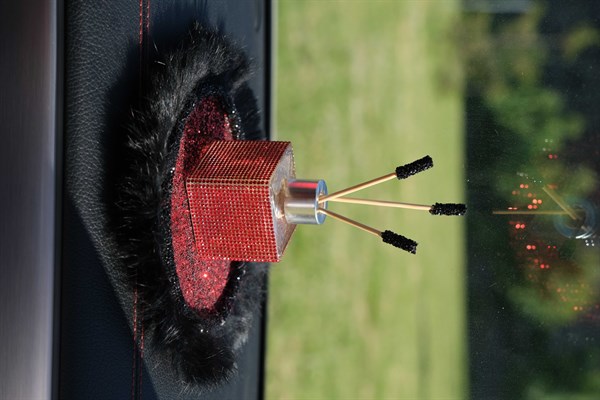 Kırmızı Pullu Siyah Kordon Siyah Tüy Kaymaz Ped & Kırmızı Kare Swarovski Kavanoz Koku Set