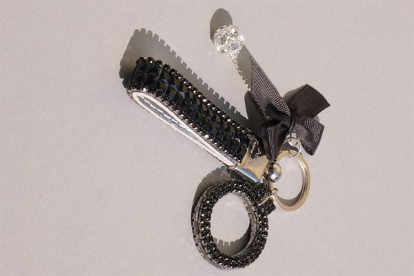 Siyah Bagetli Anahtarlık & Siyah Ö Harf & Gümüş Minik Top & Siyah Kurdela